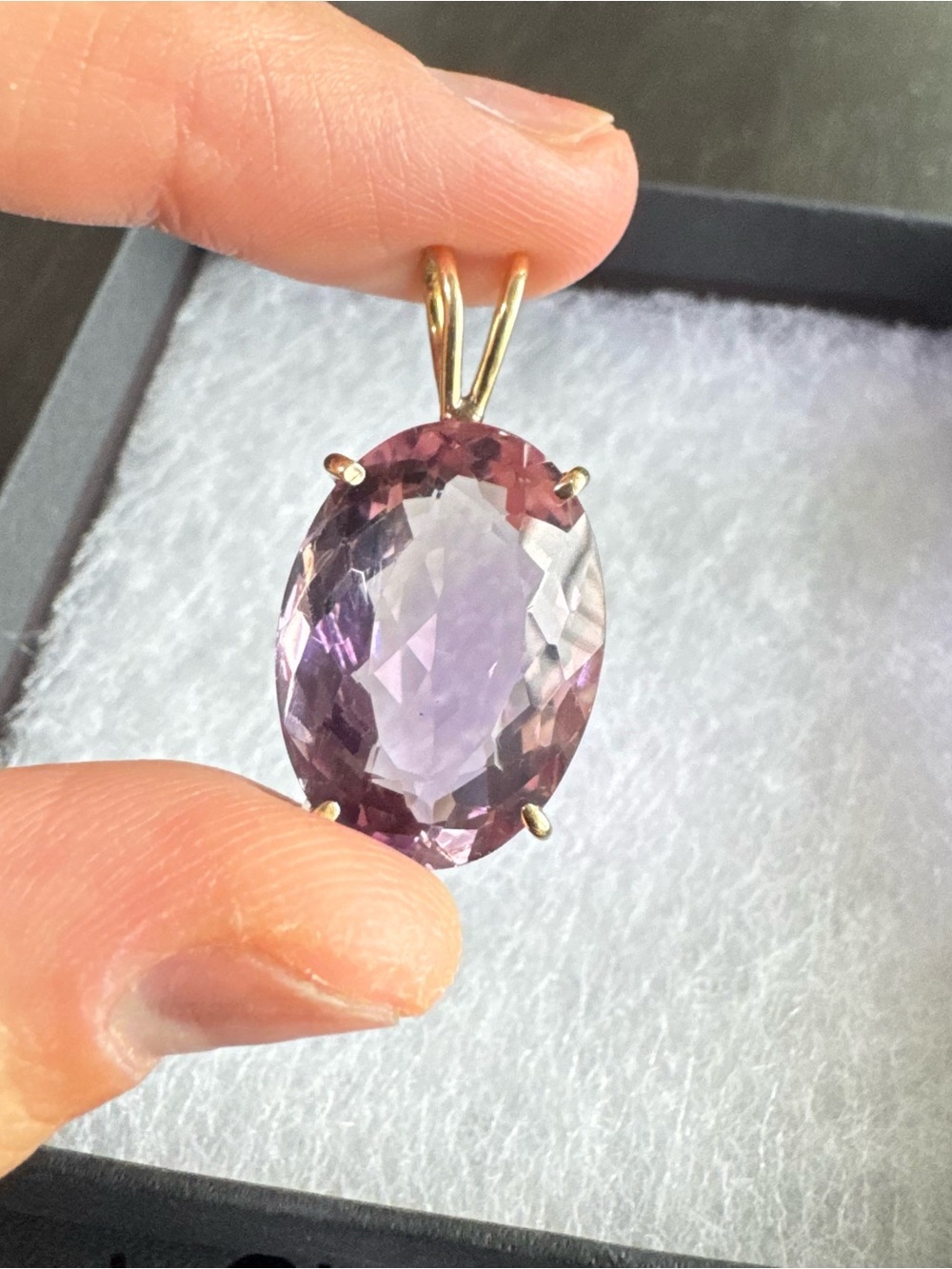 14 k yellow gold purple stone pendant
 6.1 gram